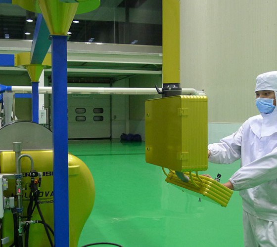 公司擁有三條原裝進(jìn)口冷榨橄欖油加工生產(chǎn)線(xiàn)，兩條德國(guó)福樂(lè)偉和一條意大利貝亞雷斯單一品種生產(chǎn)線(xiàn)，日加工鮮果能力達(dá)560噸，通過(guò)低溫純物理冷榨最大..